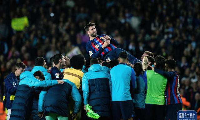 九游体育官网包含离谱！比利亚雷亚尔关键时刻更衣室发声波尔图迎西甲关键赛，詹姆斯在老鹰比赛中逆转的词条